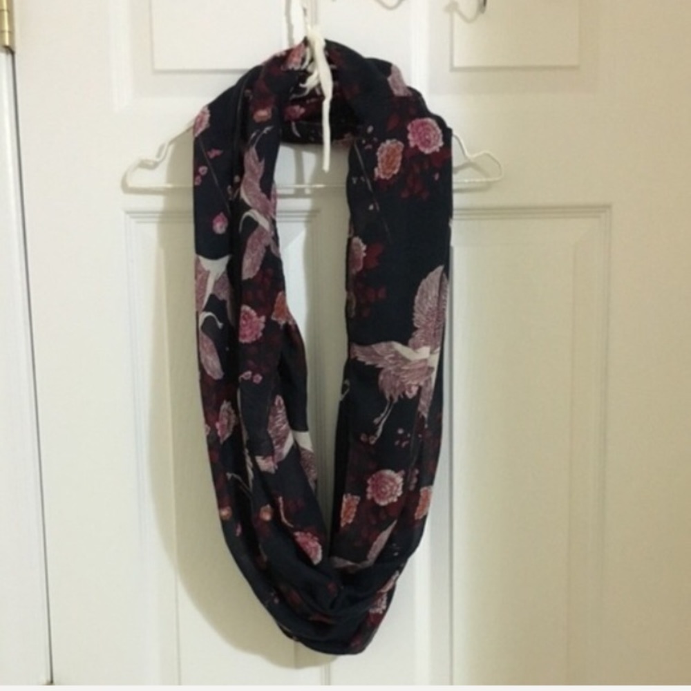 Circle scarf with delicate designs